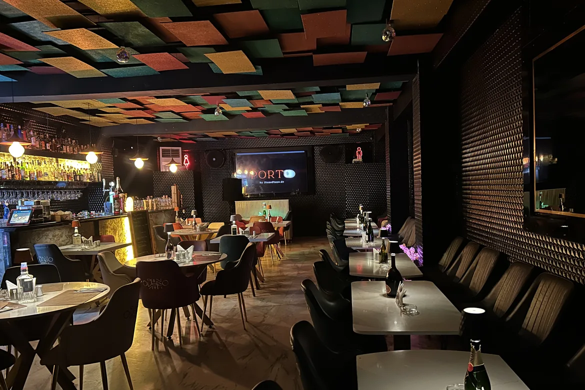 The first floor: the bar, the marble tables and the ceiling of coloured panels.